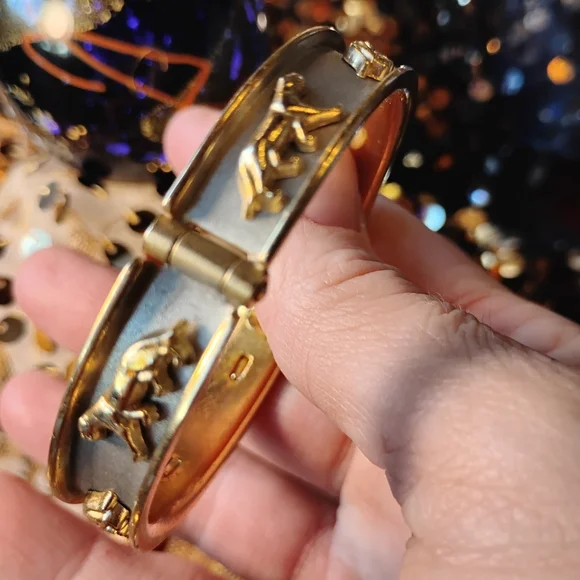 Vintage 80s Gols & Silver Waking Lioness Heavy Metal Spirit Cuff Bracelet - Picture 8 of 11